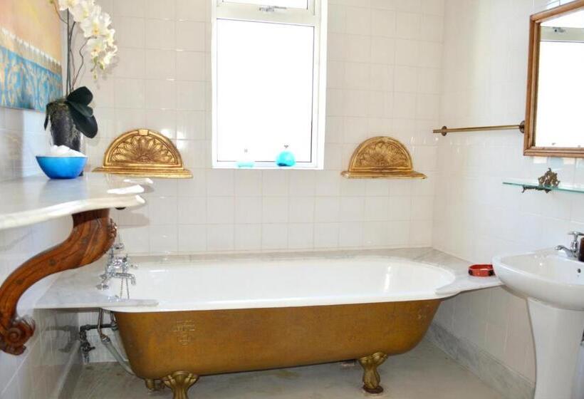 Люкс Кровать Кинг, Bella Ev Guest House