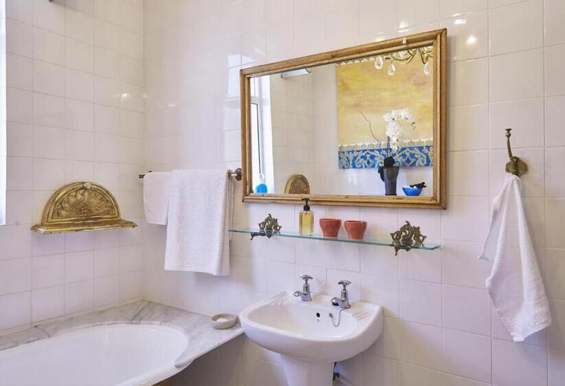 Люкс Кровать Кинг, Bella Ev Guest House