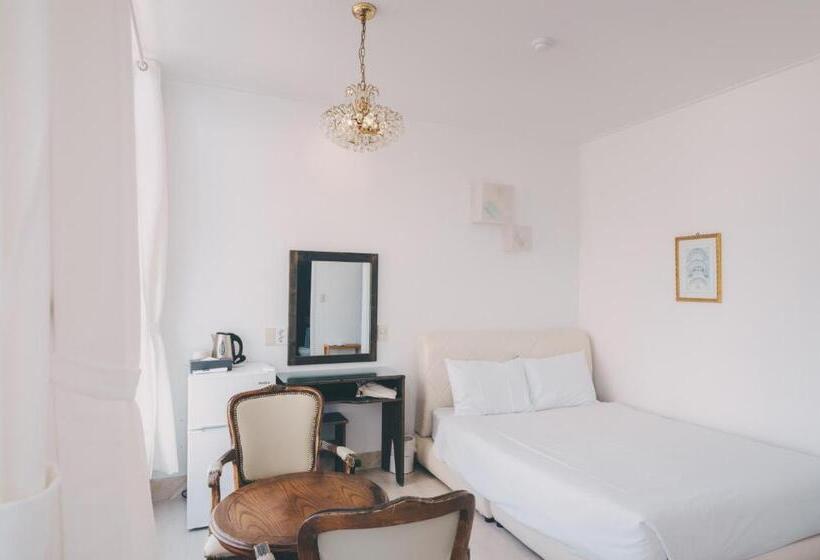 マウンテンビュースタンダードルーム, Whitehouse