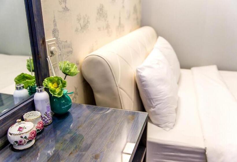 マウンテンビュースタンダードルーム, Whitehouse