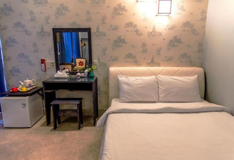 マウンテンビュースタンダードルーム, Whitehouse