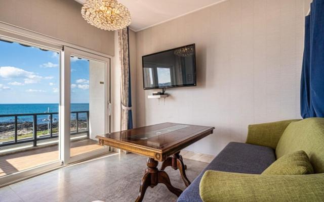 バルコニー付きデラックスルーム, Whitehouse