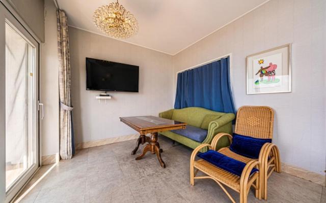 バルコニー付きデラックスルーム, Whitehouse