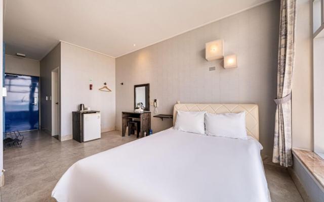 バルコニー付きデラックスルーム, Whitehouse