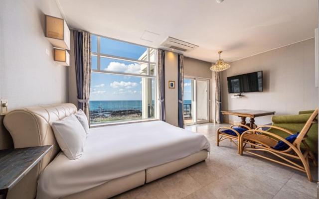 バルコニー付きデラックスルーム, Whitehouse