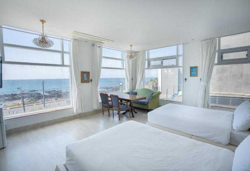 オーシャンビュースーペリアールーム, Whitehouse