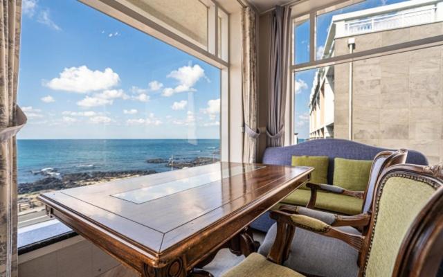 オーシャンビュースーペリアールーム, Whitehouse