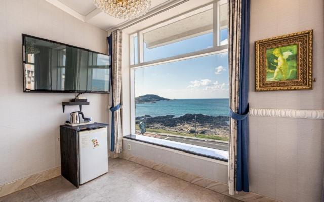 オーシャンビュースーペリアールーム, Whitehouse