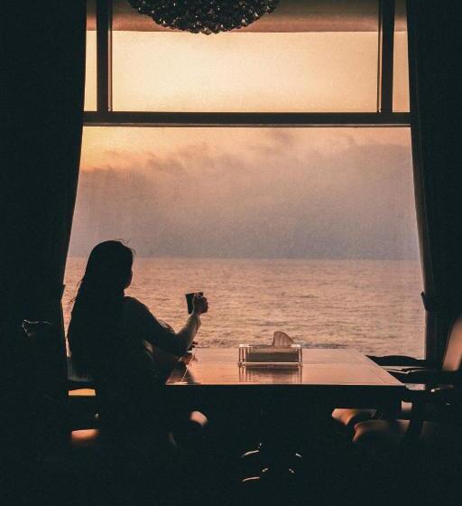 オーシャンビューデラックスルーム, Whitehouse