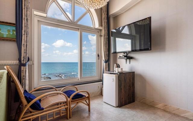 オーシャンビューデラックスルーム, Whitehouse