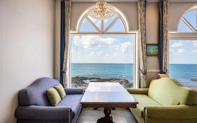 オーシャンビューデラックスルーム, Whitehouse