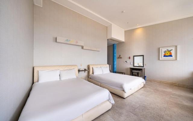 オーシャンビューデラックスルーム, Whitehouse