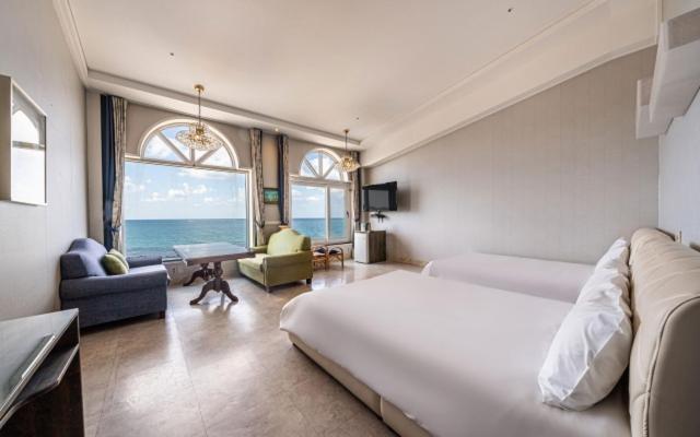 オーシャンビューデラックスルーム, Whitehouse