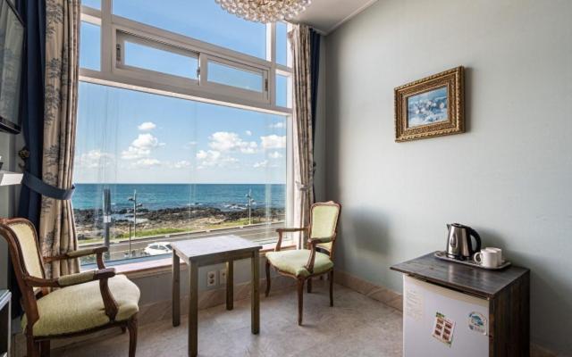 オーシャンビュースタンダードルーム, Whitehouse