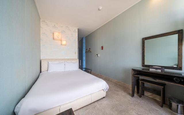 オーシャンビュースタンダードルーム, Whitehouse