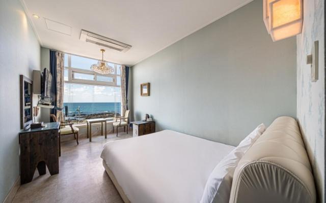 オーシャンビュースタンダードルーム, Whitehouse