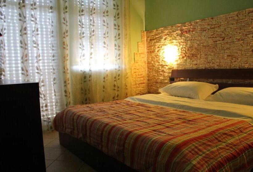 オーシャンビュースタンダードルームバルコニー付き, 106