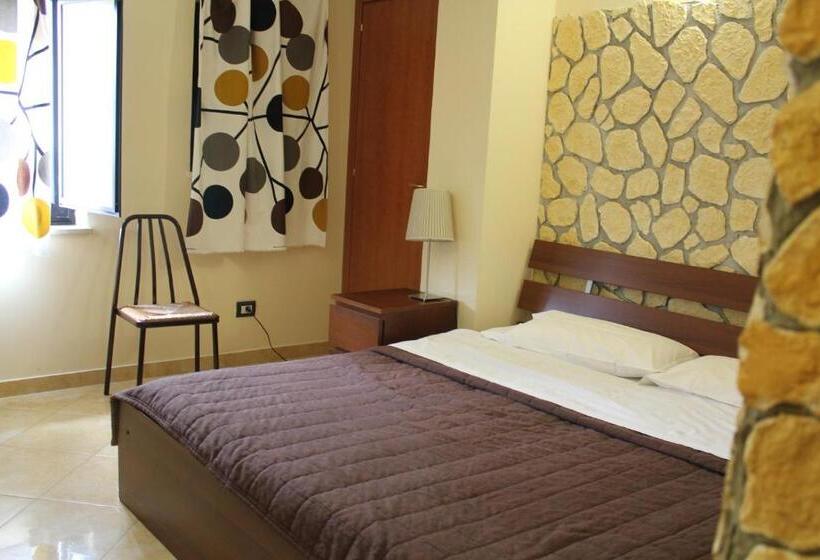 デラックスルーム, 106