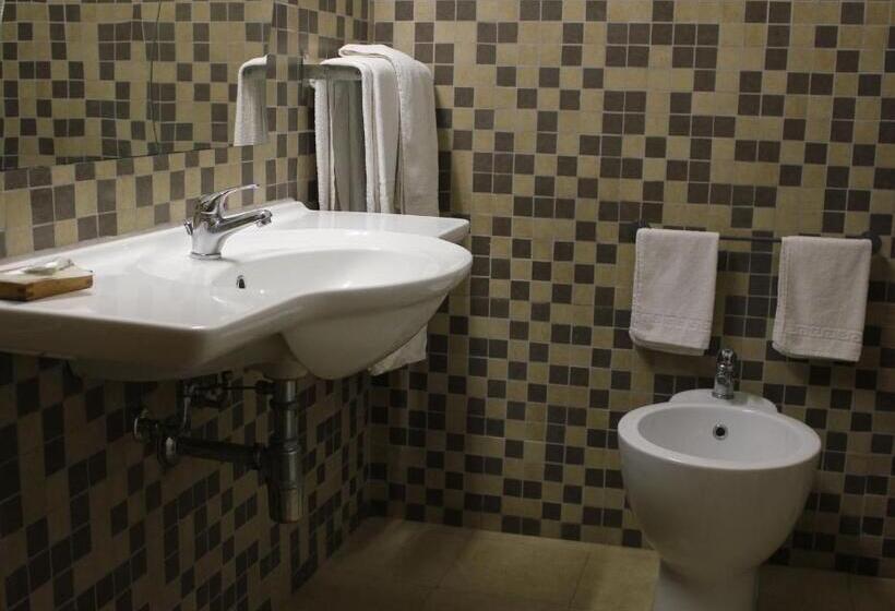 デラックスルーム, 106