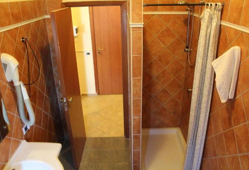 スタンダードトリプルルーム, 106