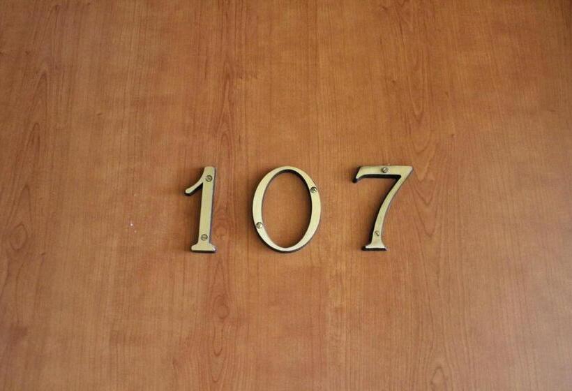 スタンダードトリプルルーム, 106