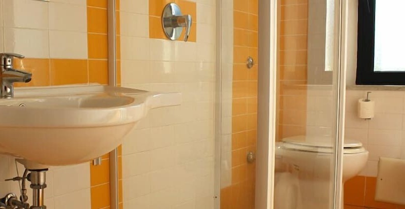 スタンダードシングルルーム, 106