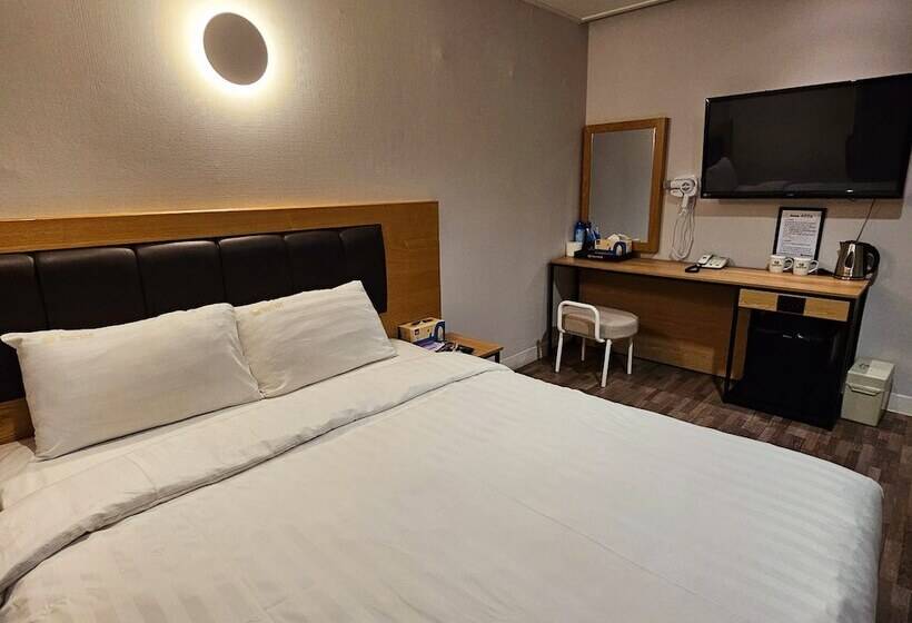 חדר ביזנס, Pungnam Family