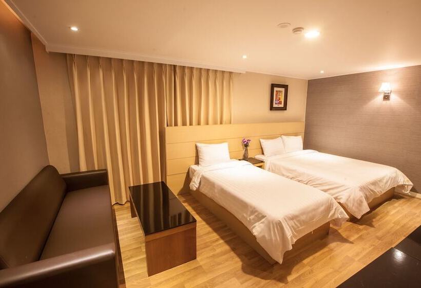 חדר דלוקס, Pungnam Family