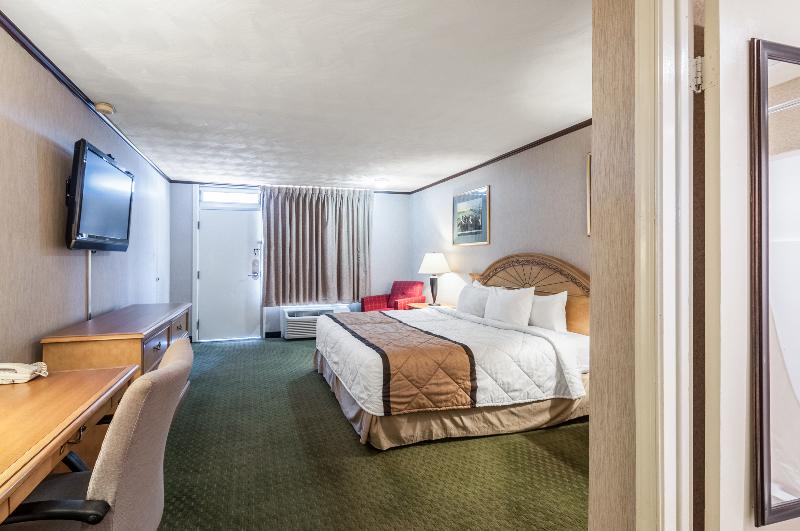 스탠다드 룸 킹사이즈 침대, Rodeway Inn & Suites