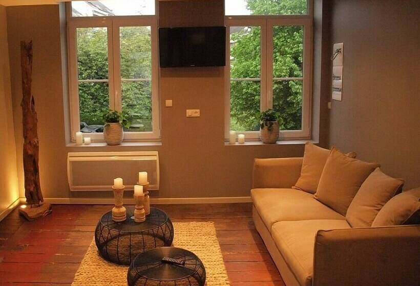 شقة غرفة واحدة, Nuit En Ville