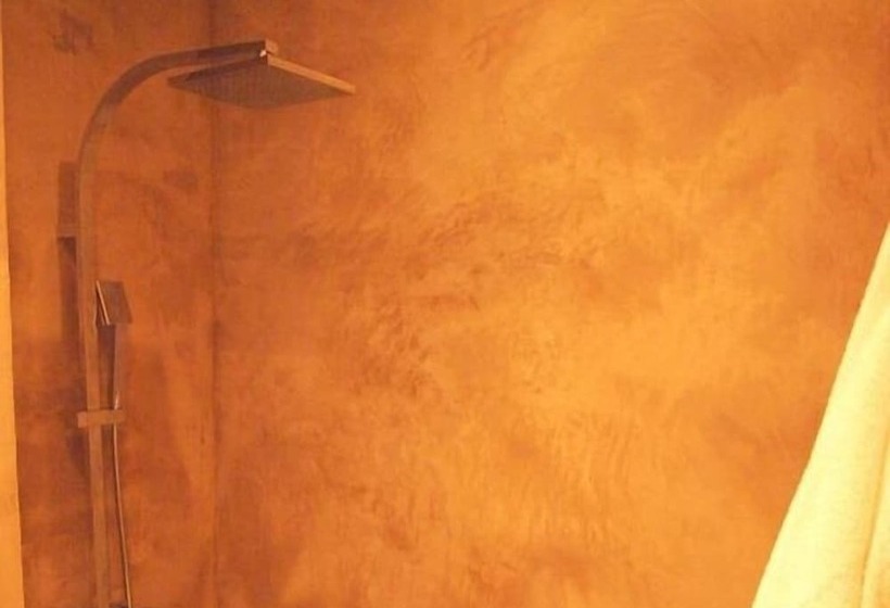 شقة غرفة واحدة, Nuit En Ville