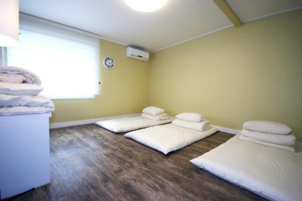 اتاق استاندارد سه نفره, Crib 49 Guesthouse   Foreigner Only