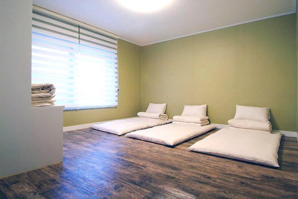 חדר סטנדרט לשלושה, Crib 49 Guesthouse   Foreigner Only