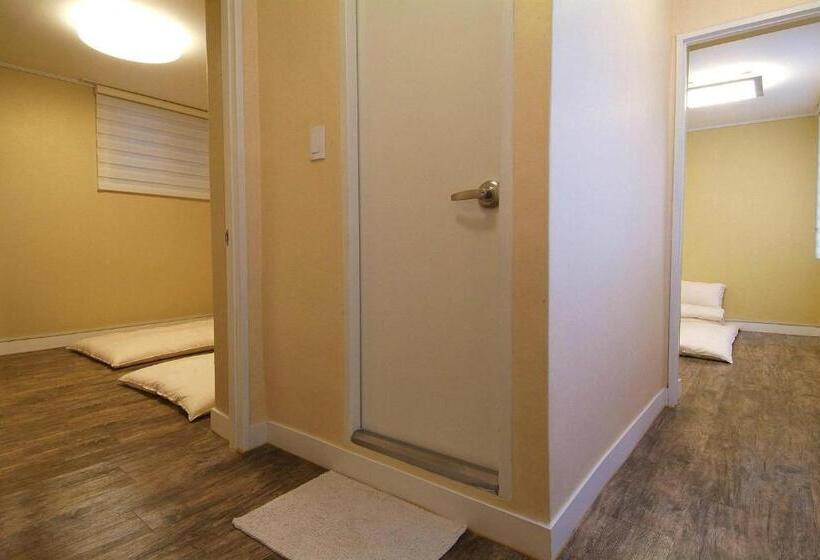 اتاق اکونومی, Crib 49 Guesthouse   Foreigner Only