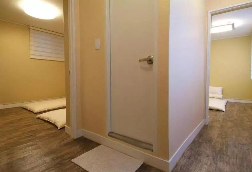 اتاق اکونومی, Crib 49 Guesthouse   Foreigner Only