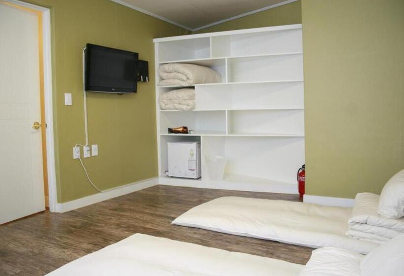 חדר סטנדרט, Crib 49 Guesthouse   Foreigner Only