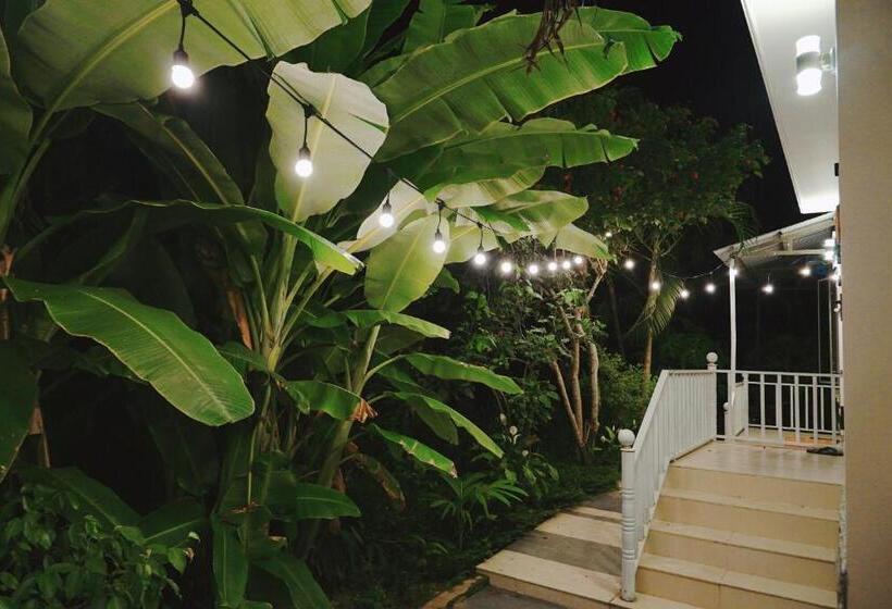 اتاق لوکس با بالکن, Longan Homestay