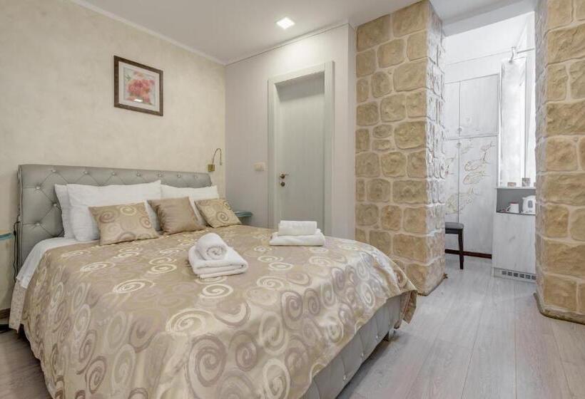 Standardrum, Metropole Luxury Rooms