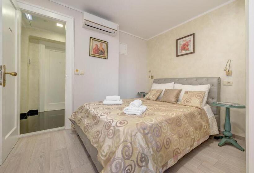 Standardrum, Metropole Luxury Rooms