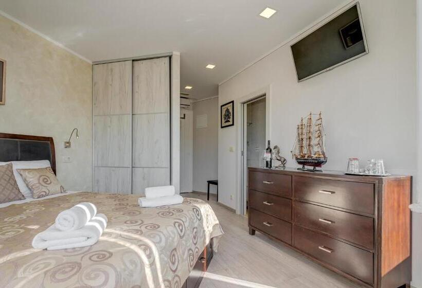 Deluxe Studio, Metropole Luxury Rooms