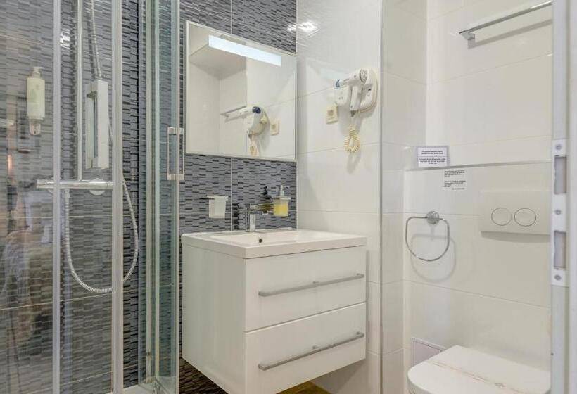 اتاق استاندارد چهار تخته, Metropole Luxury Rooms