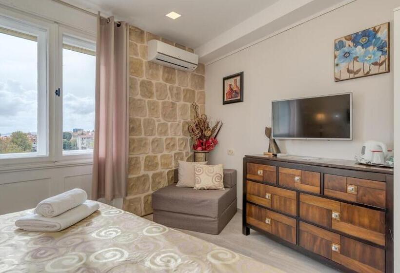 اتاق لوکس با چشم‌انداز شهر, Metropole Luxury Rooms