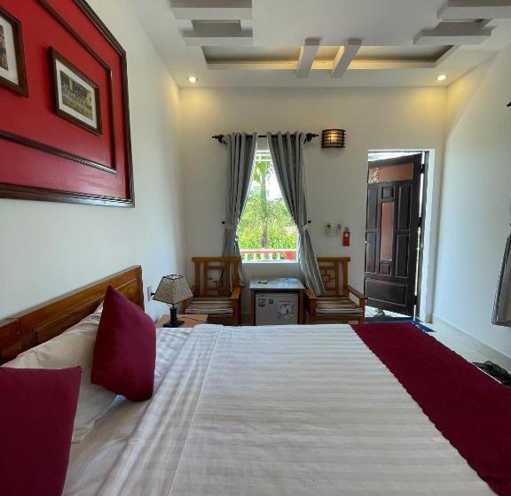 اتاق لوکس با بالکن, Red House Homestay   Villa