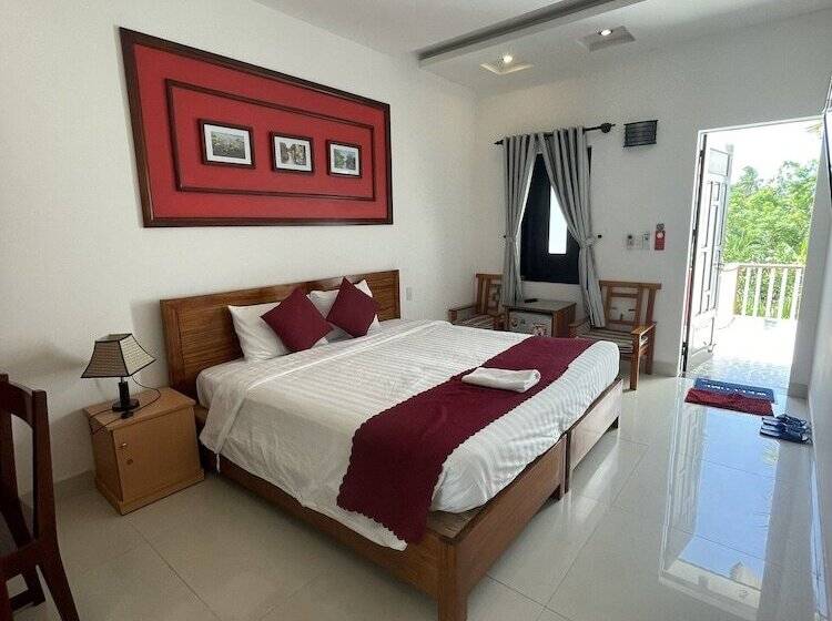 اتاق لوکس با بالکن, Red House Homestay   Villa