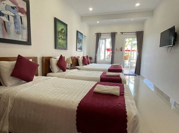 اتاق لوکس چهار تخته, Red House Homestay   Villa