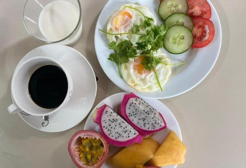 اتاق لوکس چهار تخته, Red House Homestay   Villa