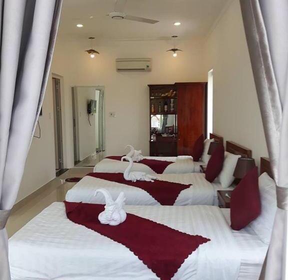 اتاق لوکس چهار تخته, Red House Homestay   Villa