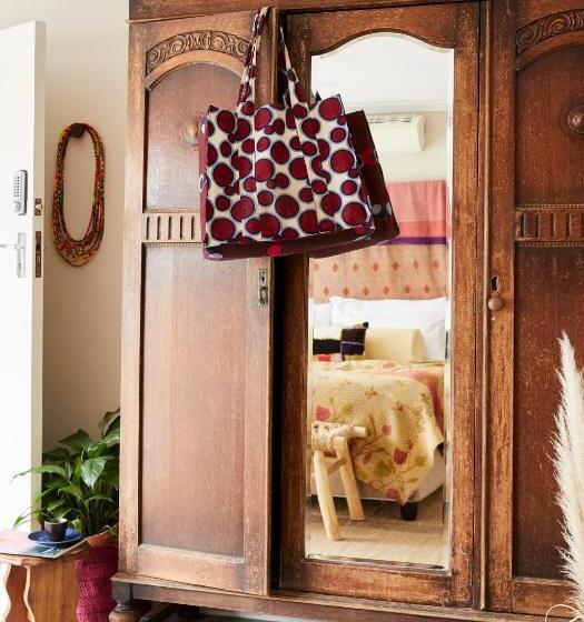 חדר משפחתי, The Big   Luxury Backpackers