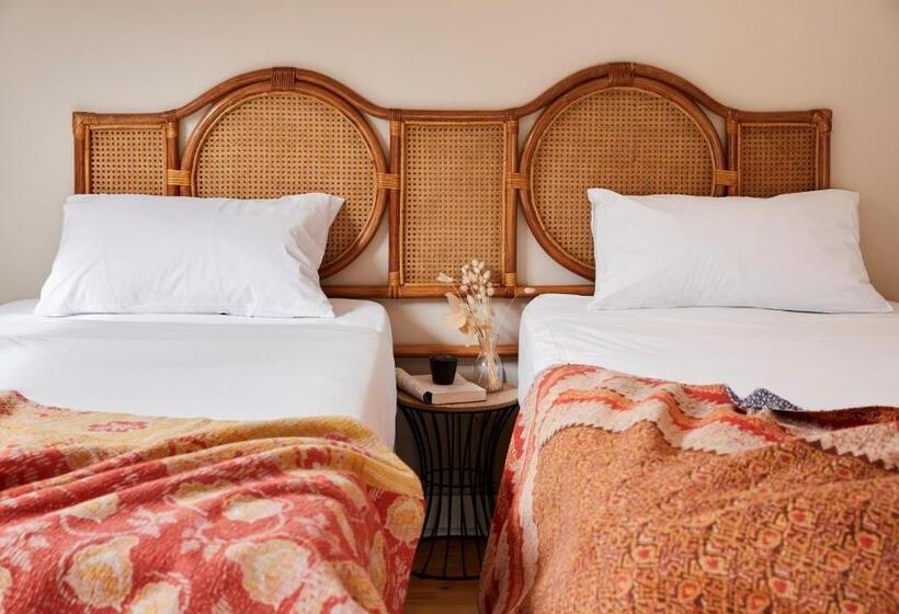 חדר משפחתי, The Big   Luxury Backpackers