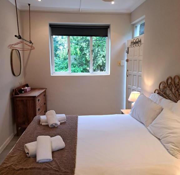 غرفة إقتصادية, The Big   Luxury Backpackers